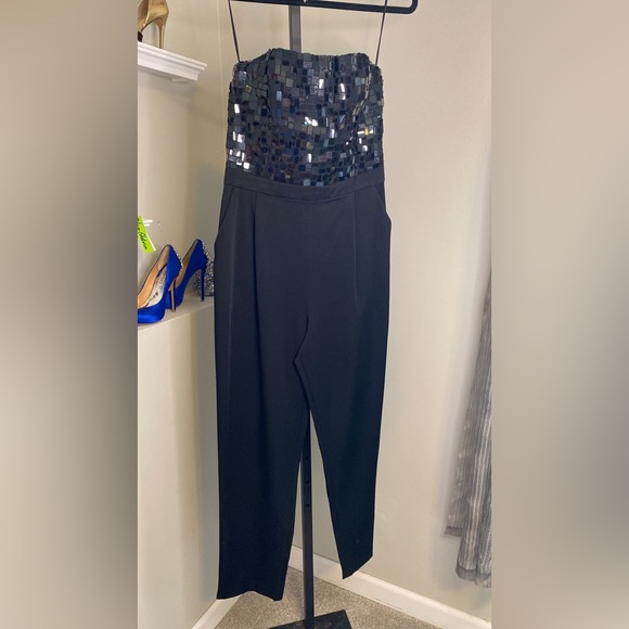Alice + Olivia
Jeri Sequin Embellished Jumpsuit - Picture 6 of 16